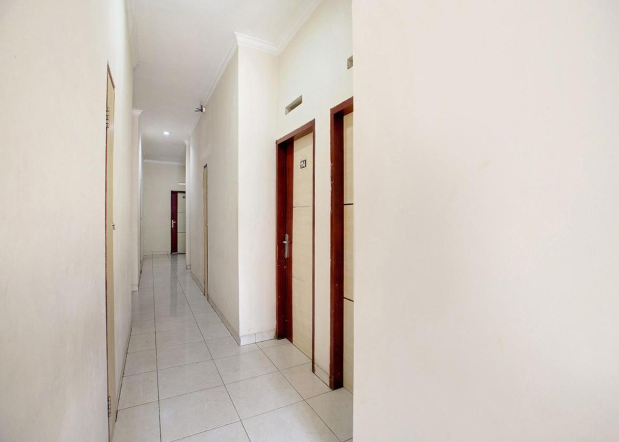 Oyo 2554 Hotel Arimbi Lama Dewi Sartika Bandung Exteriör bild